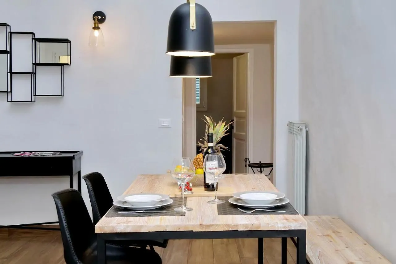 31 Borgo Allegri Apartment Florence